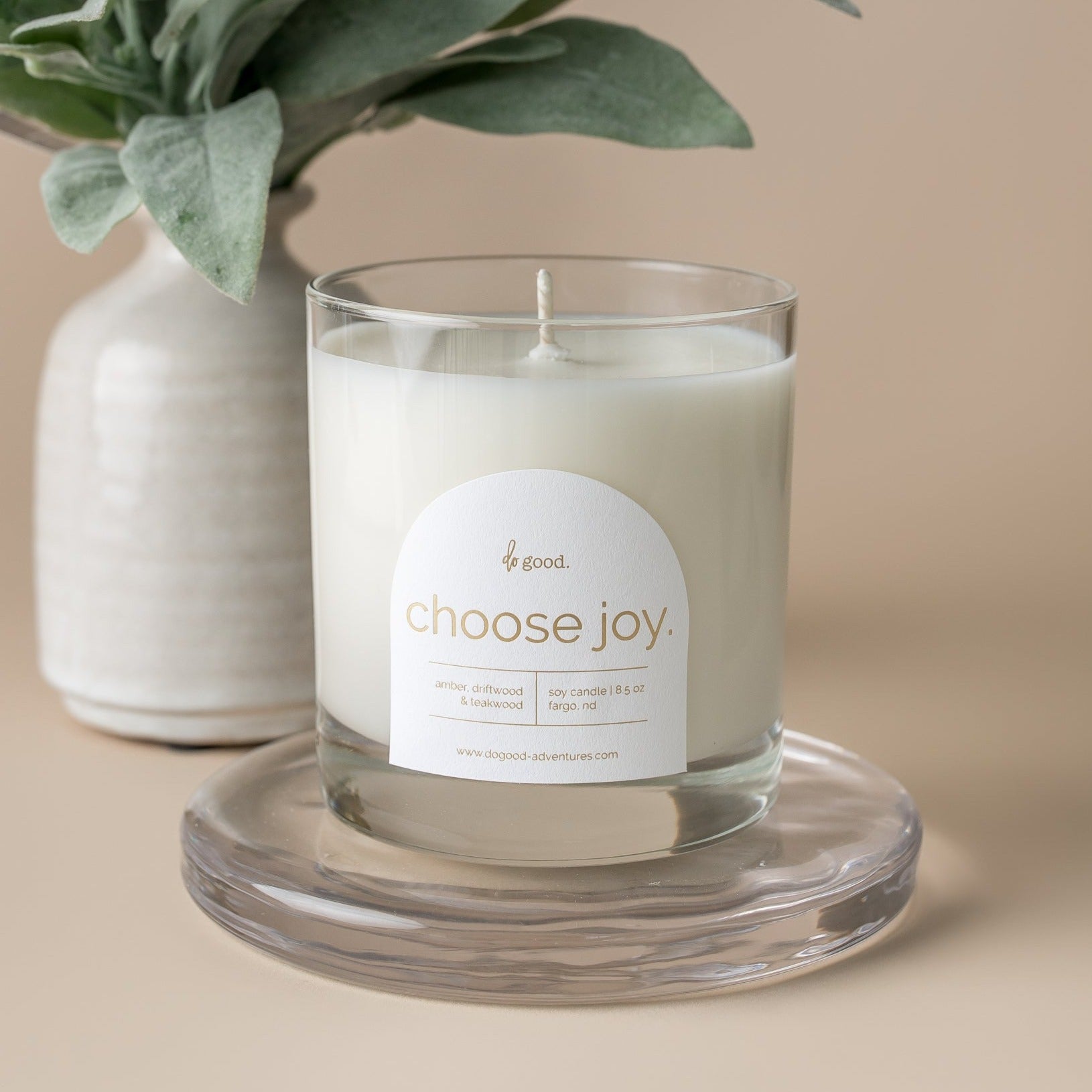 choose joy. (woody & earthy soy candle do good collection) - do good adventures