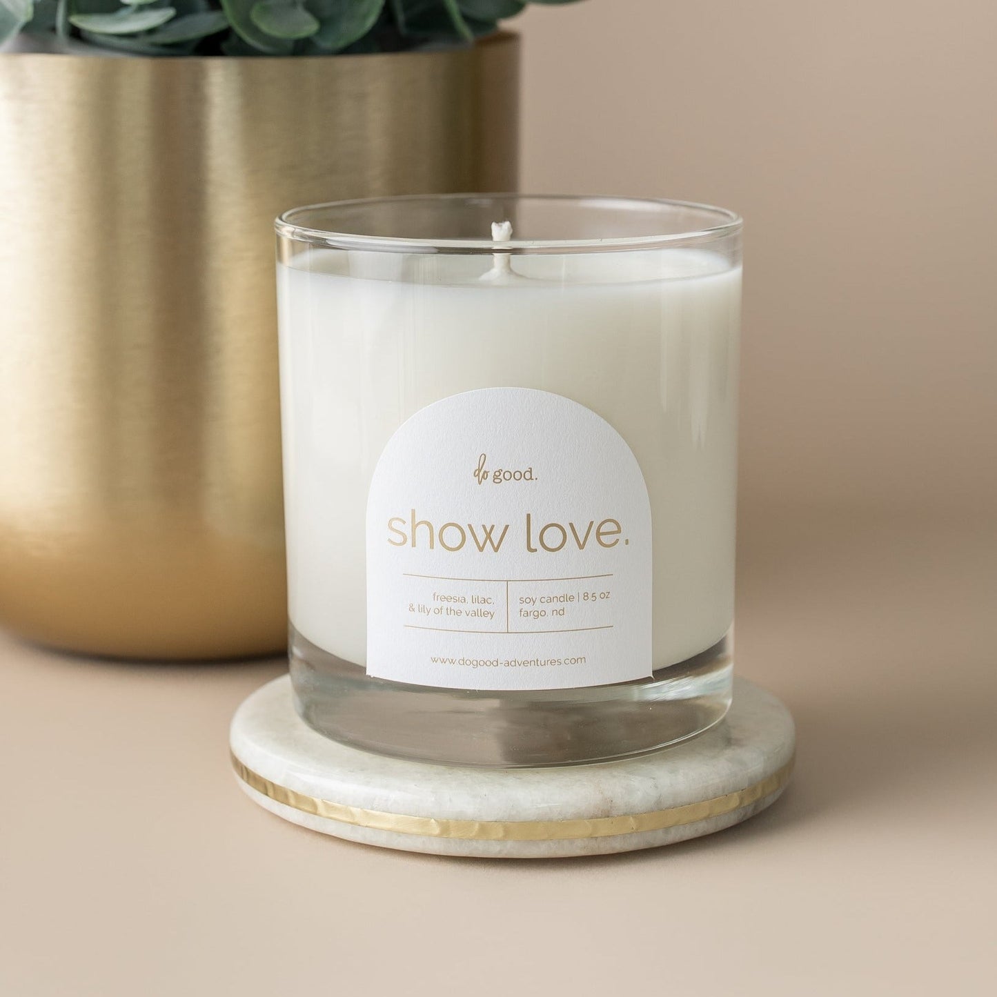 show love. (floral soy candle do good collection) - do good adventures